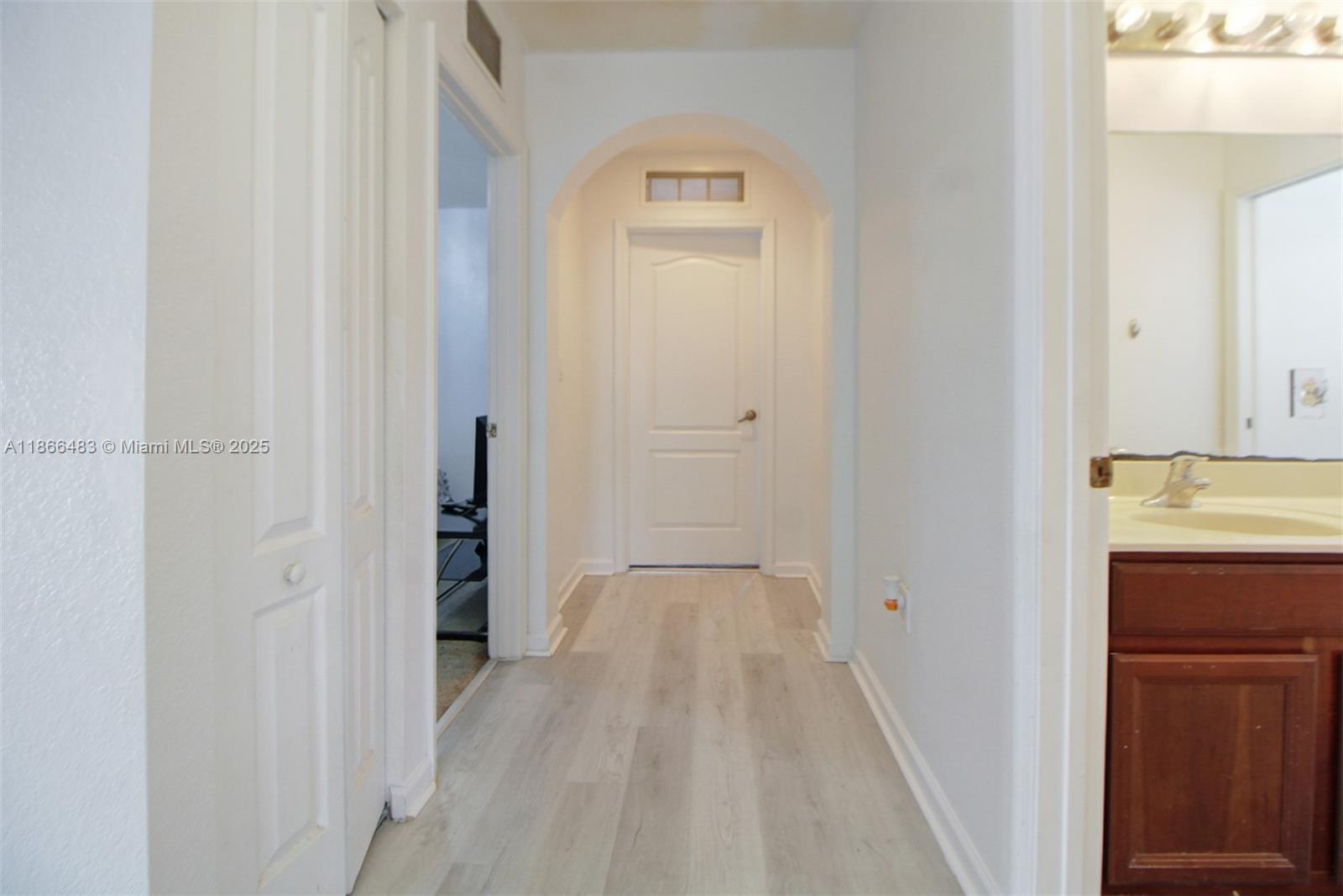 MANDARIN LAKES - Residential