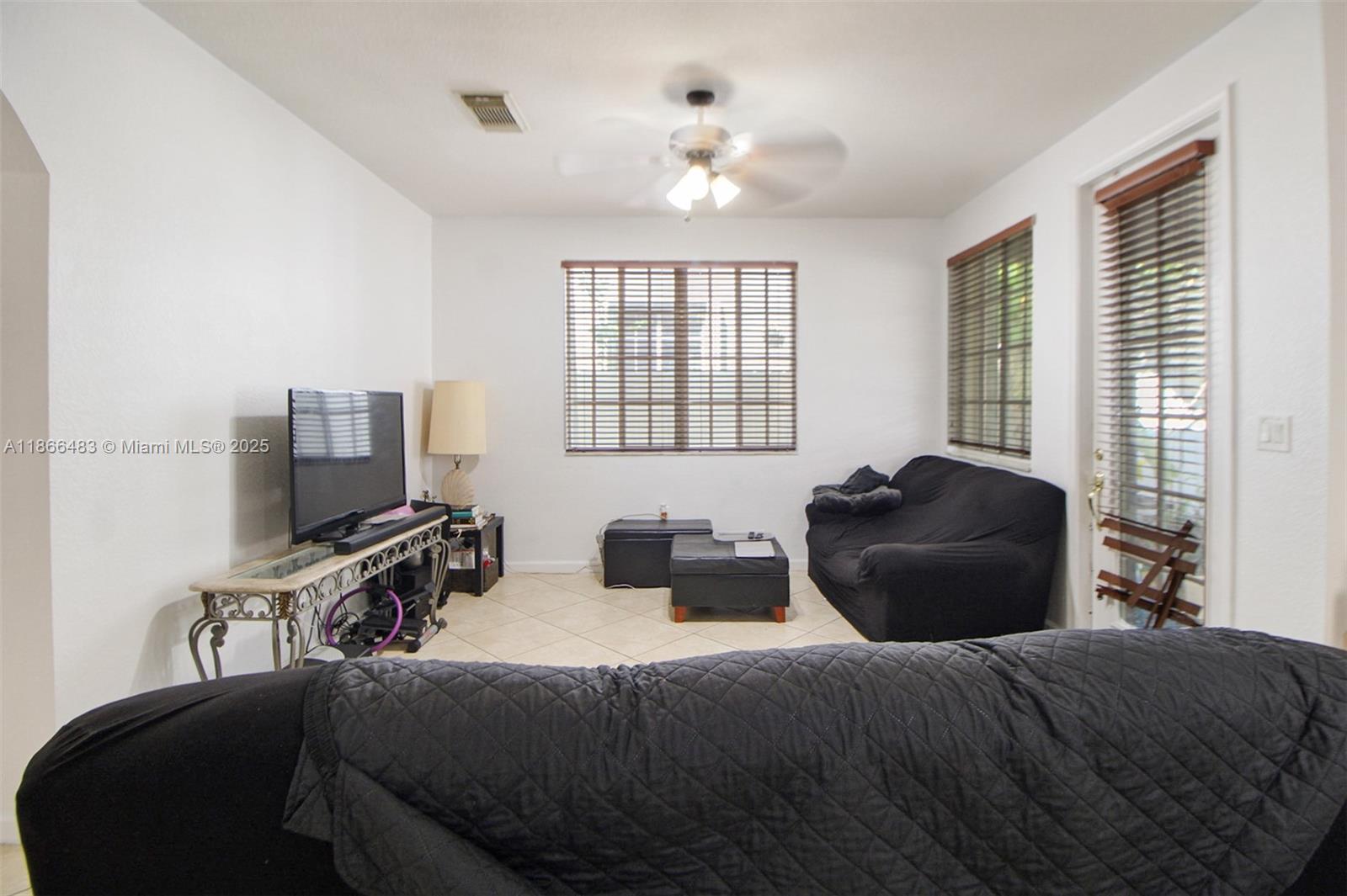 MANDARIN LAKES - Residential