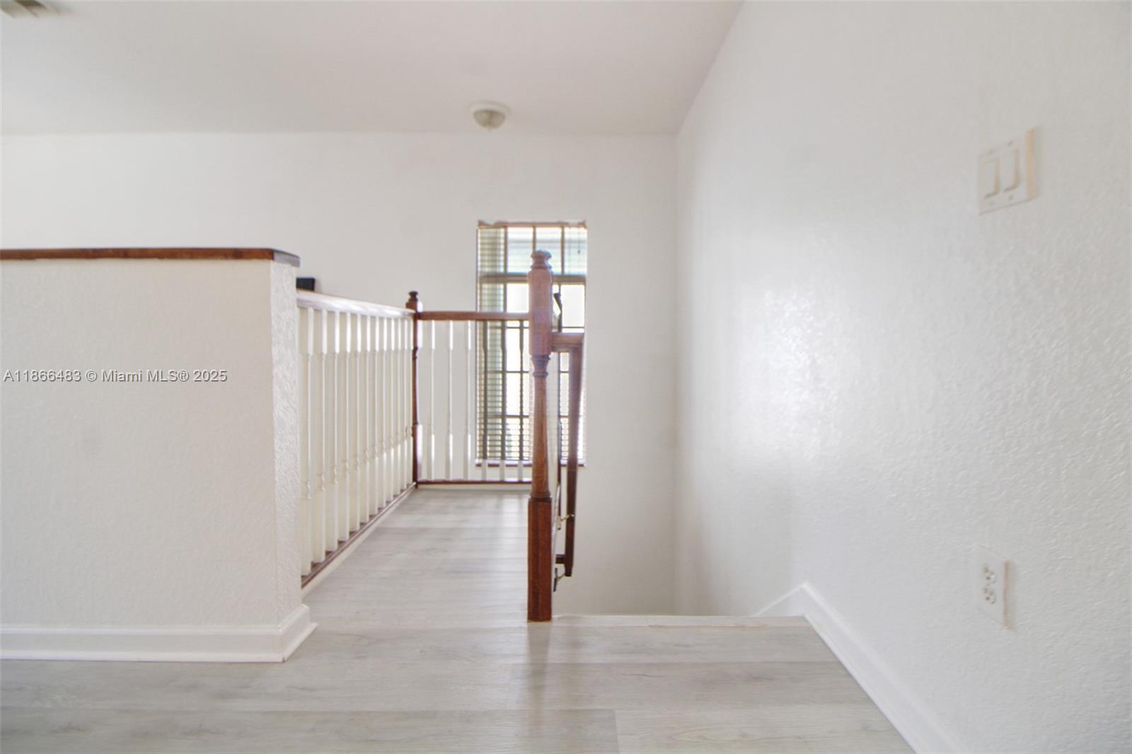 MANDARIN LAKES - Residential