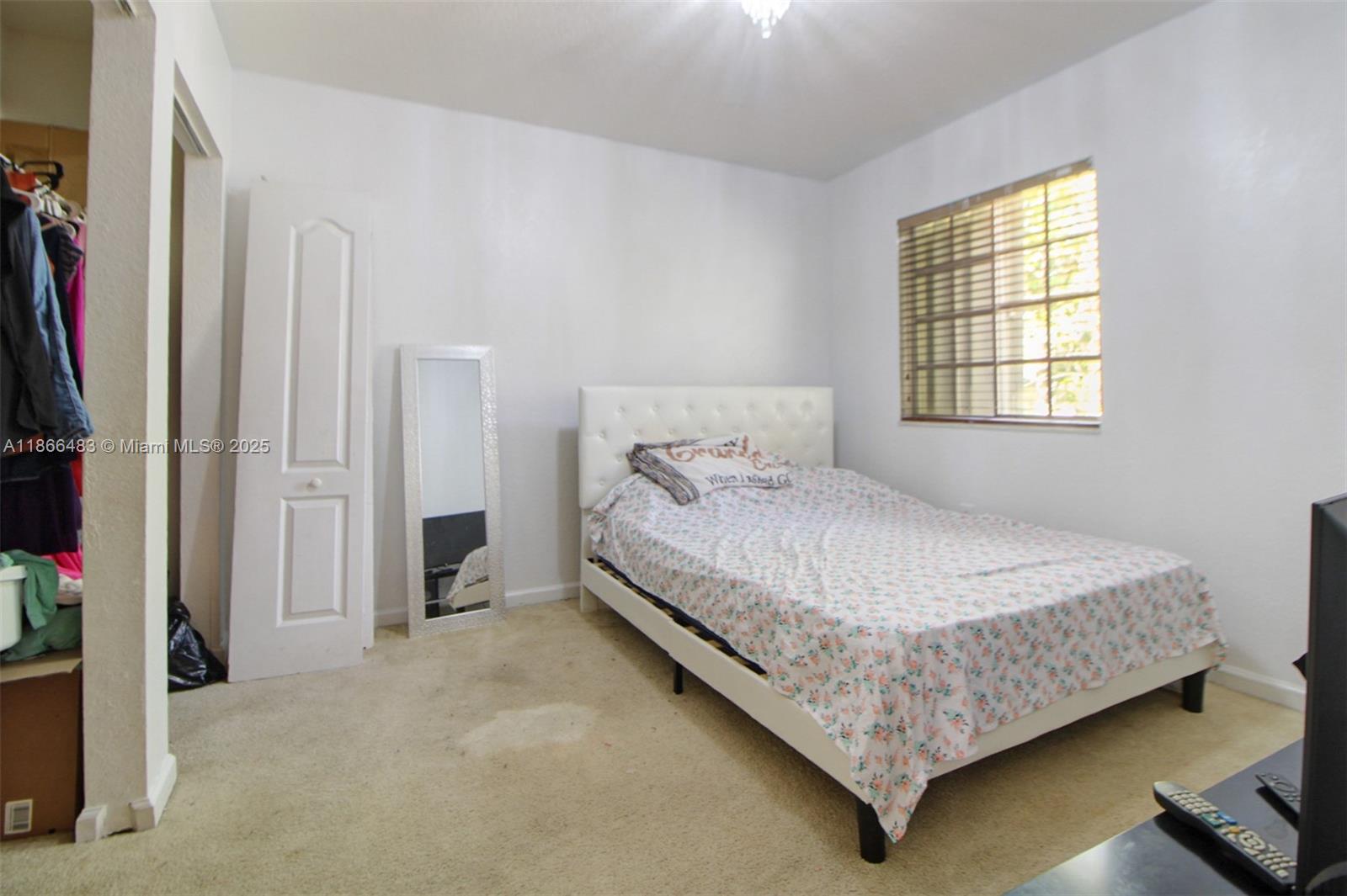 MANDARIN LAKES - Residential