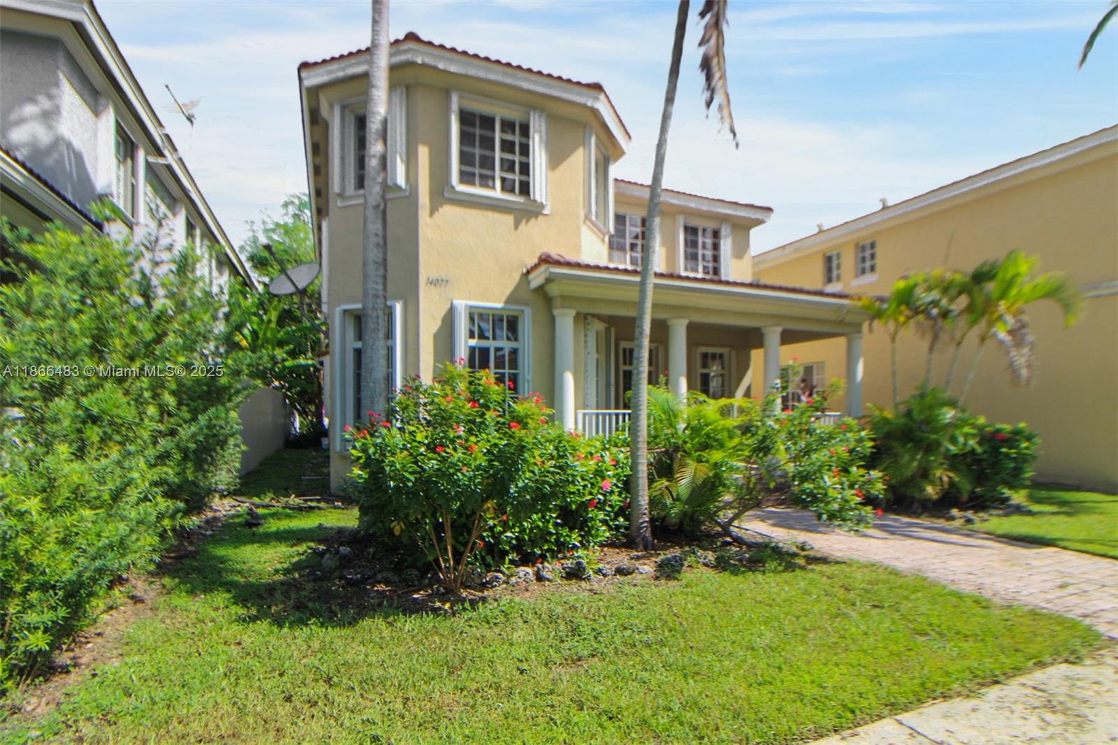 MANDARIN LAKES - Residential