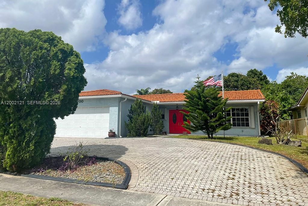 Photo of 2100 N 54th Ave, Hollywood, FL 33021 (MLS # A12002121)