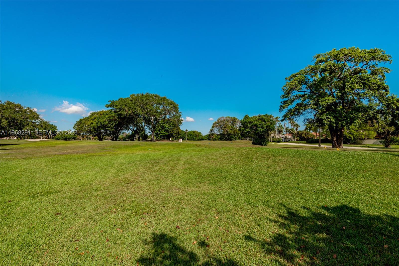 HOLLYWOOD LAKES COUNTRY C - Residential