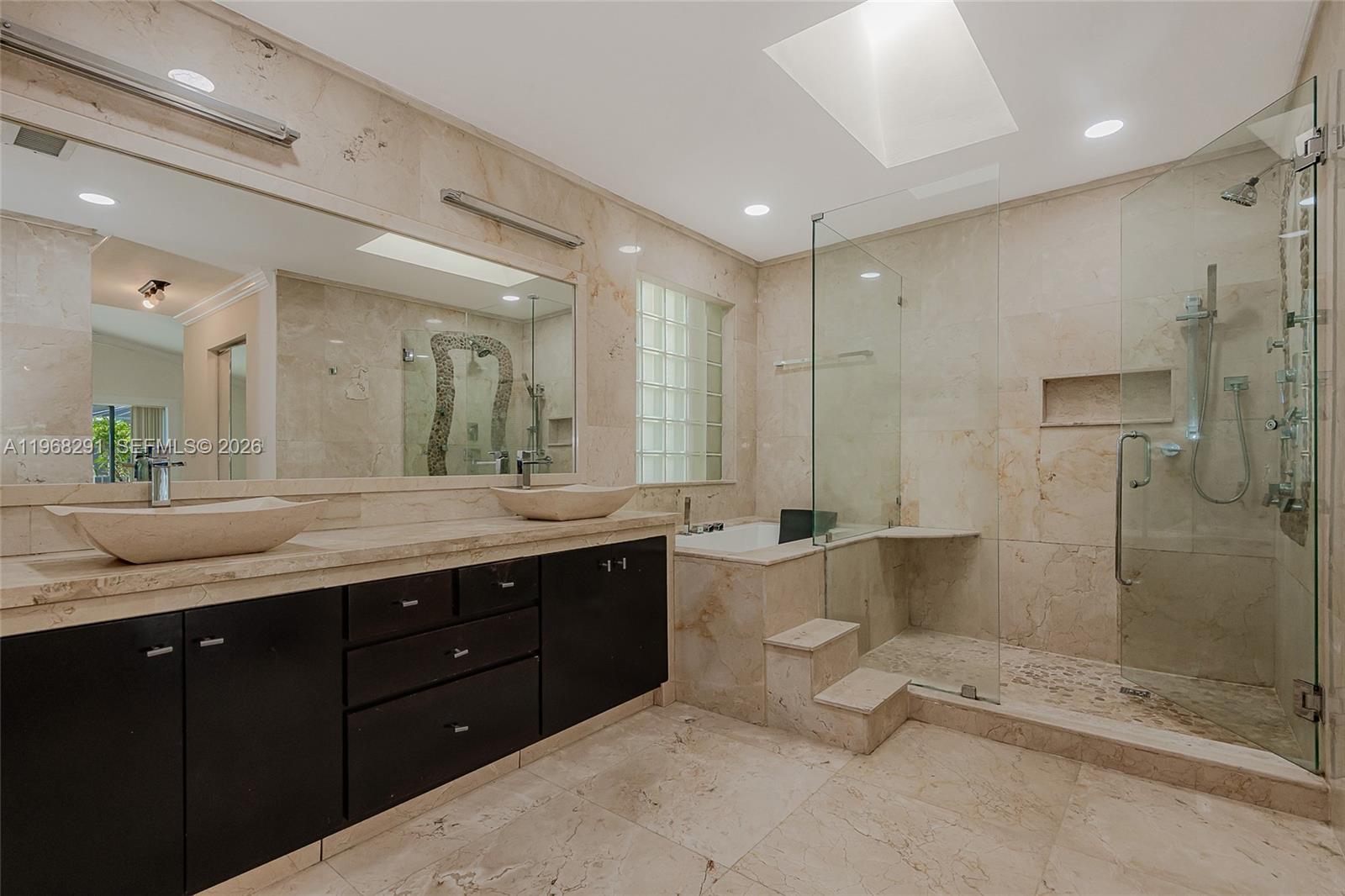 HOLLYWOOD LAKES COUNTRY C - Residential
