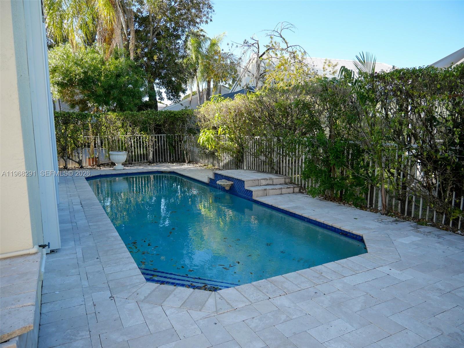 HOLLYWOOD LAKES COUNTRY C - Residential