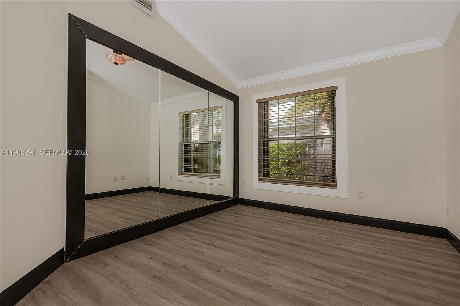 HOLLYWOOD LAKES COUNTRY C - Residential