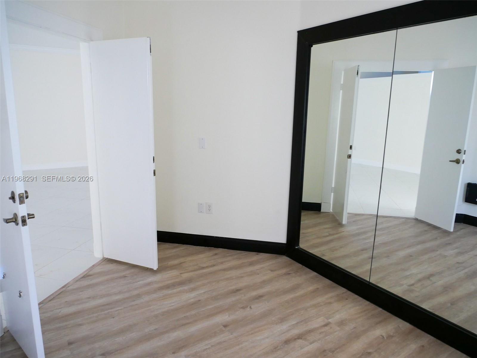 HOLLYWOOD LAKES COUNTRY C - Residential