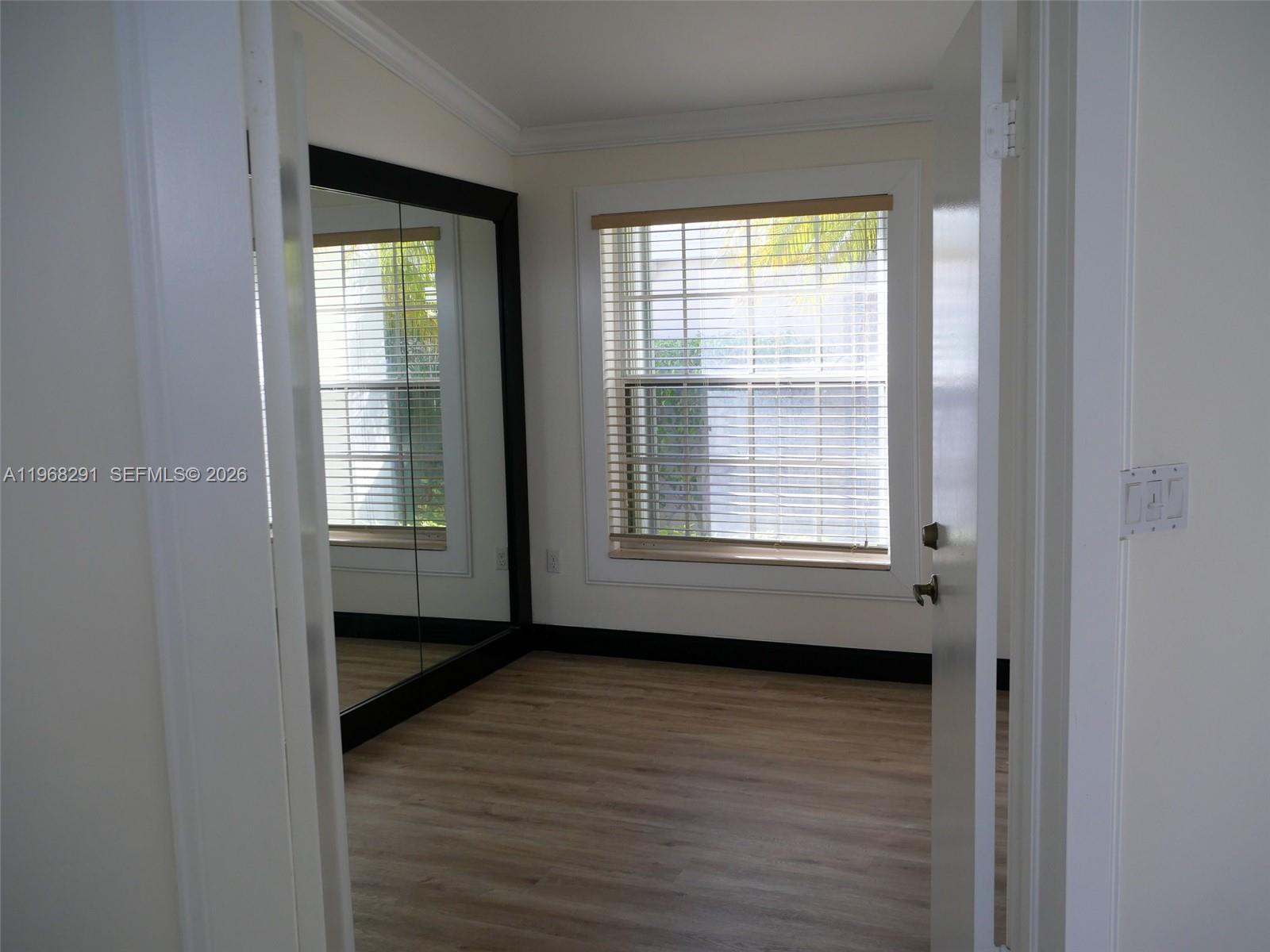 HOLLYWOOD LAKES COUNTRY C - Residential