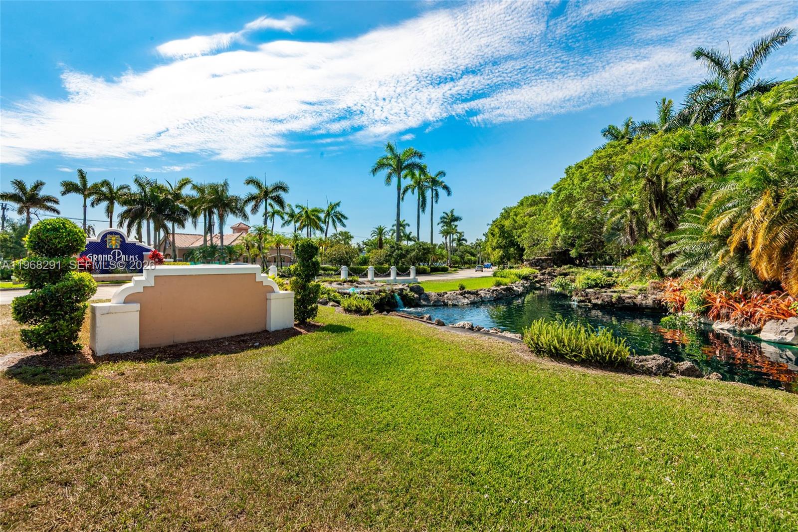 HOLLYWOOD LAKES COUNTRY C - Residential
