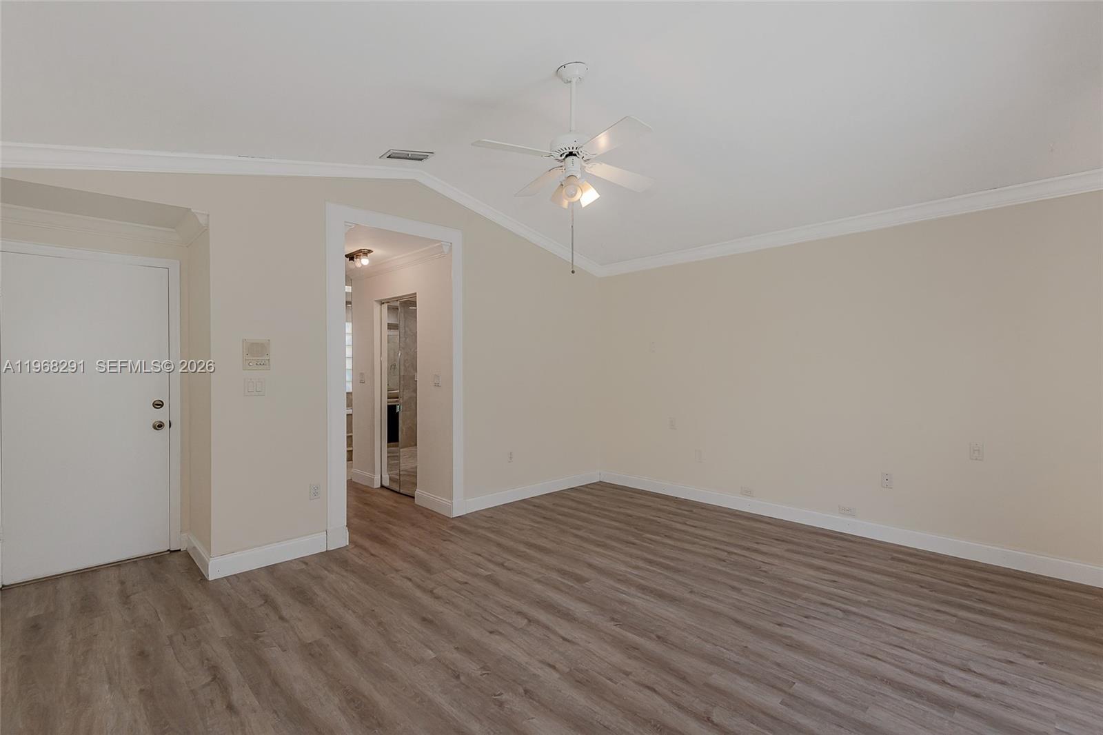 HOLLYWOOD LAKES COUNTRY C - Residential