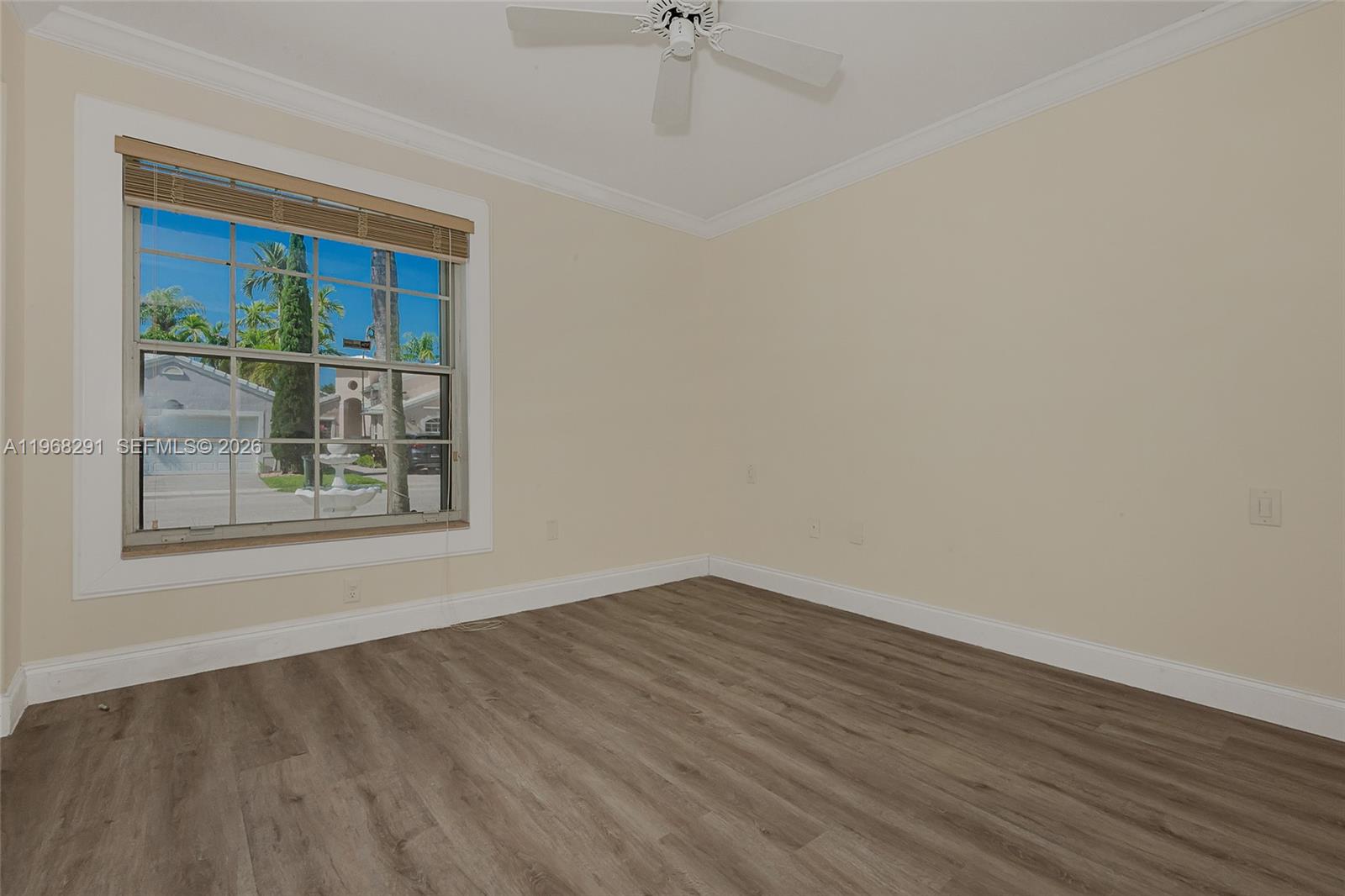 HOLLYWOOD LAKES COUNTRY C - Residential