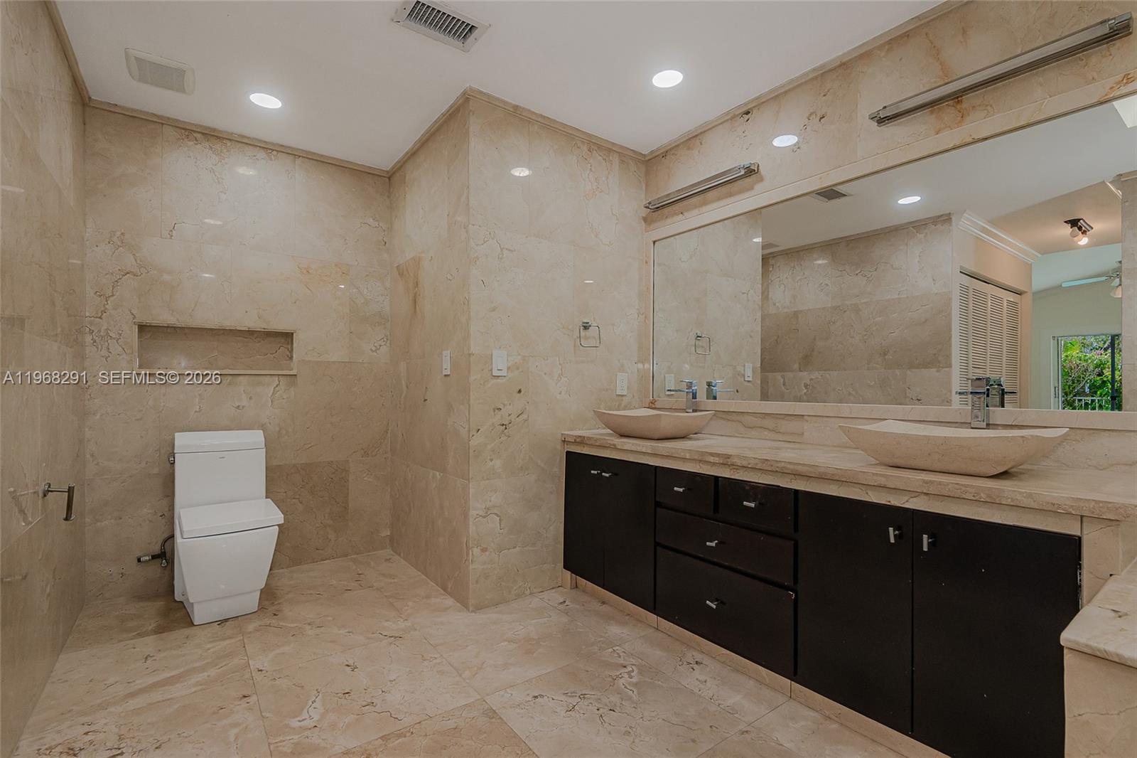HOLLYWOOD LAKES COUNTRY C - Residential