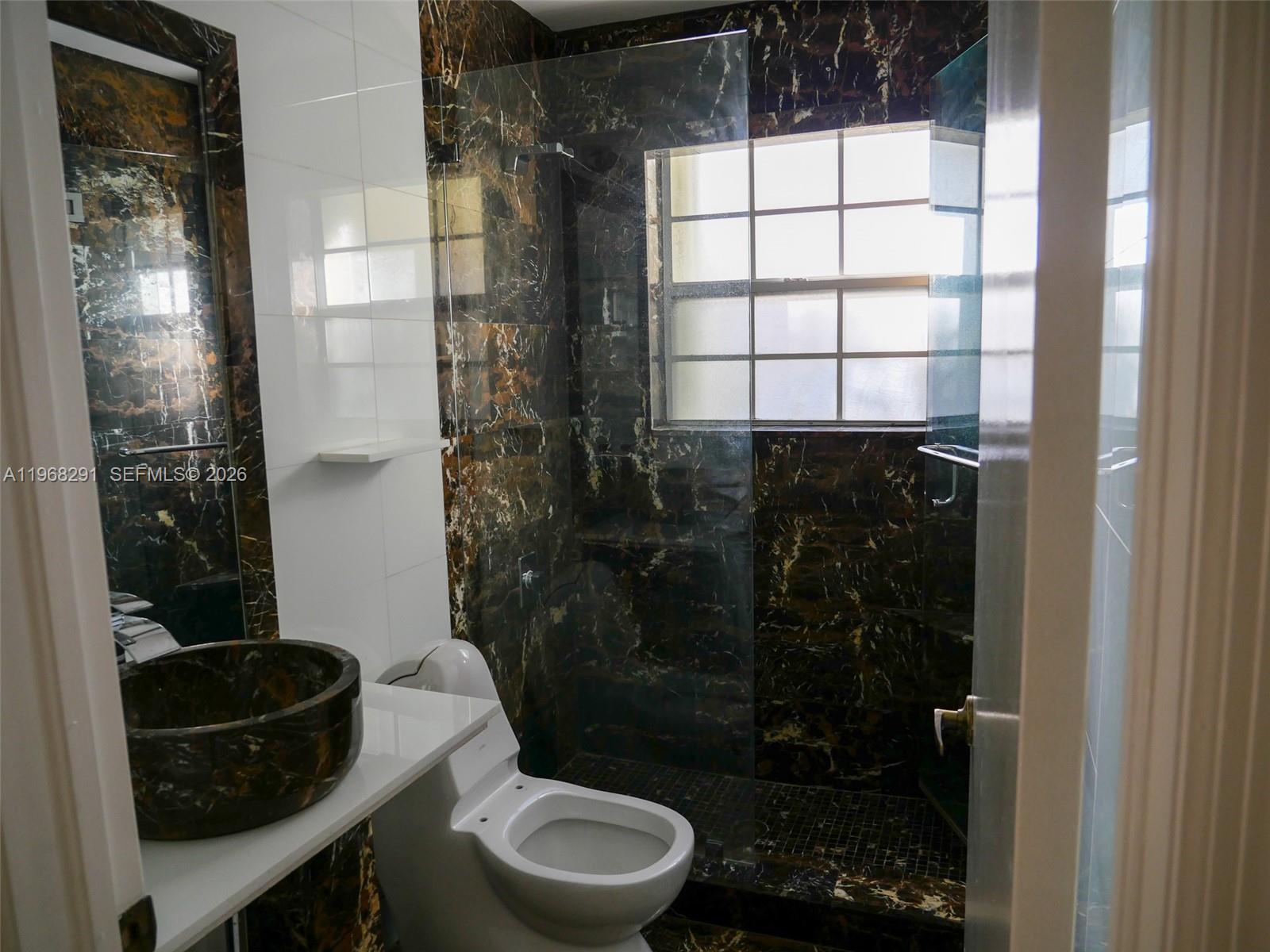 HOLLYWOOD LAKES COUNTRY C - Residential