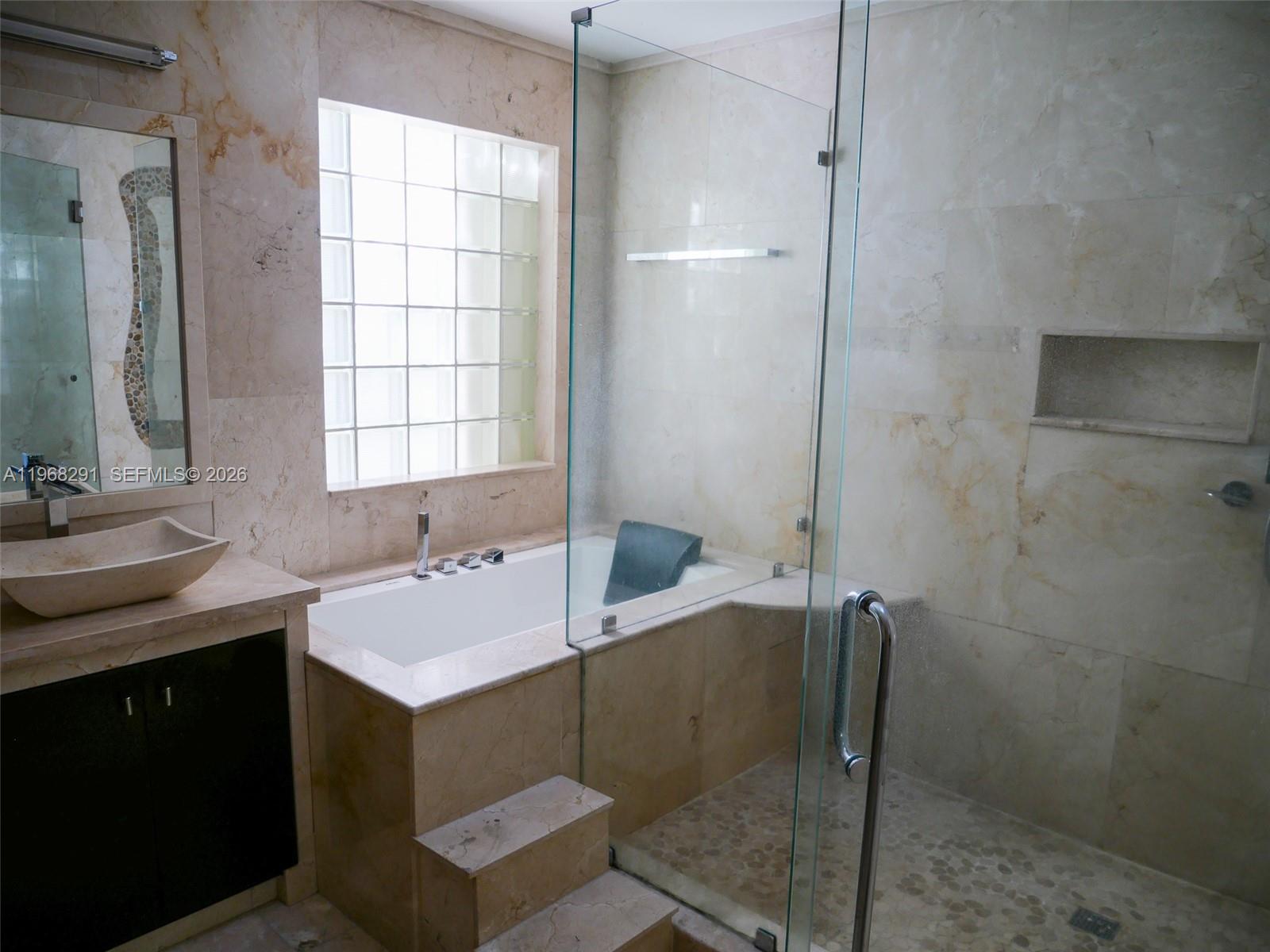 HOLLYWOOD LAKES COUNTRY C - Residential