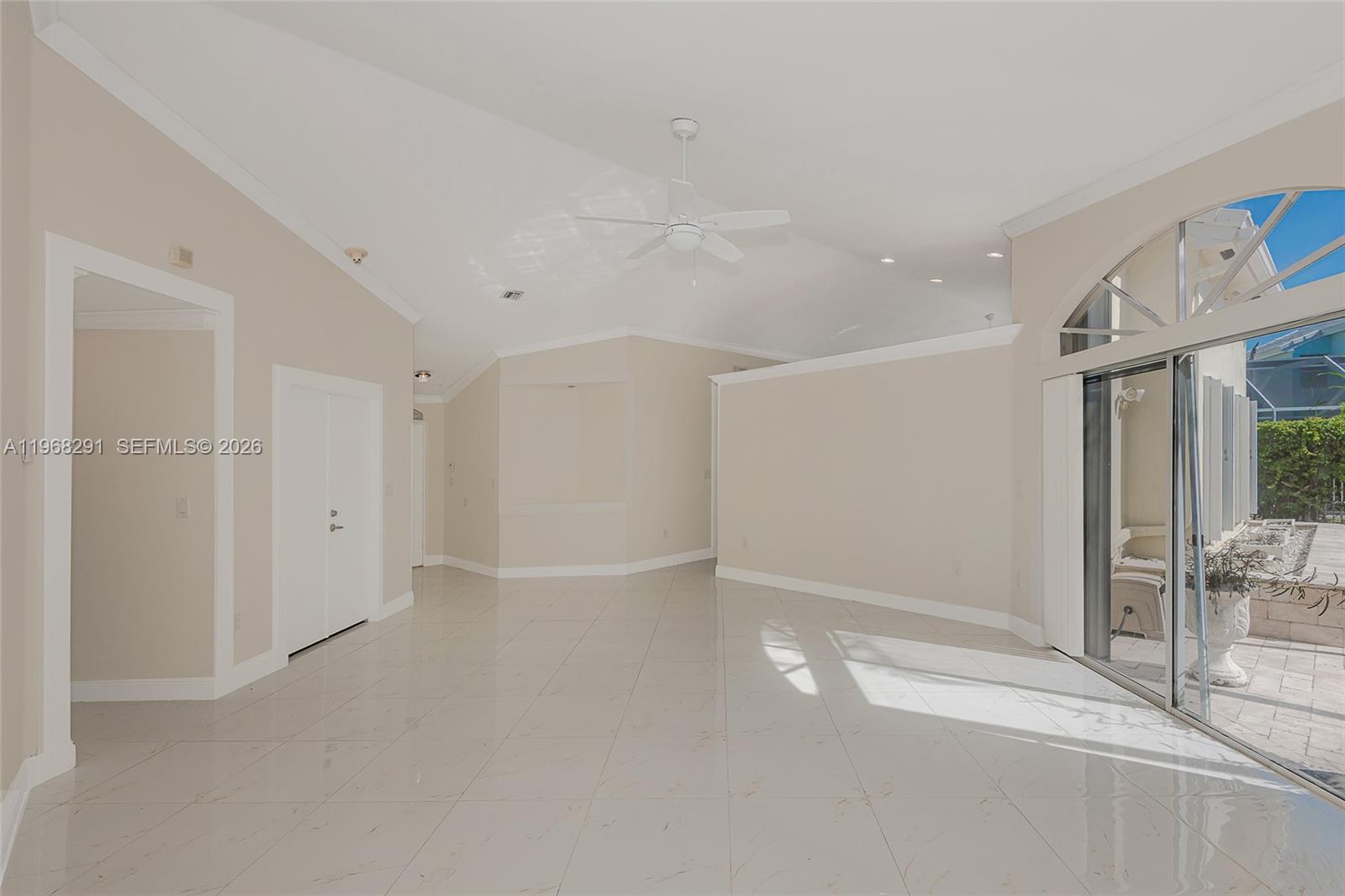 HOLLYWOOD LAKES COUNTRY C - Residential