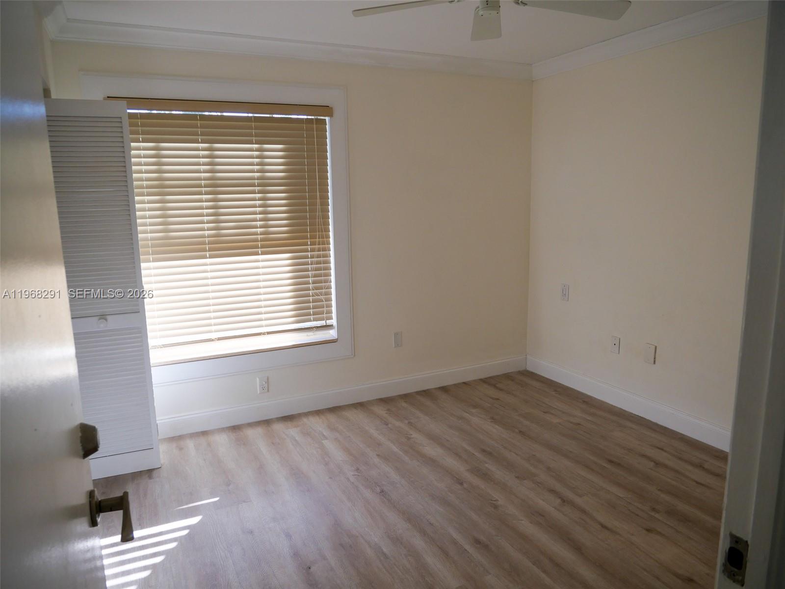 HOLLYWOOD LAKES COUNTRY C - Residential