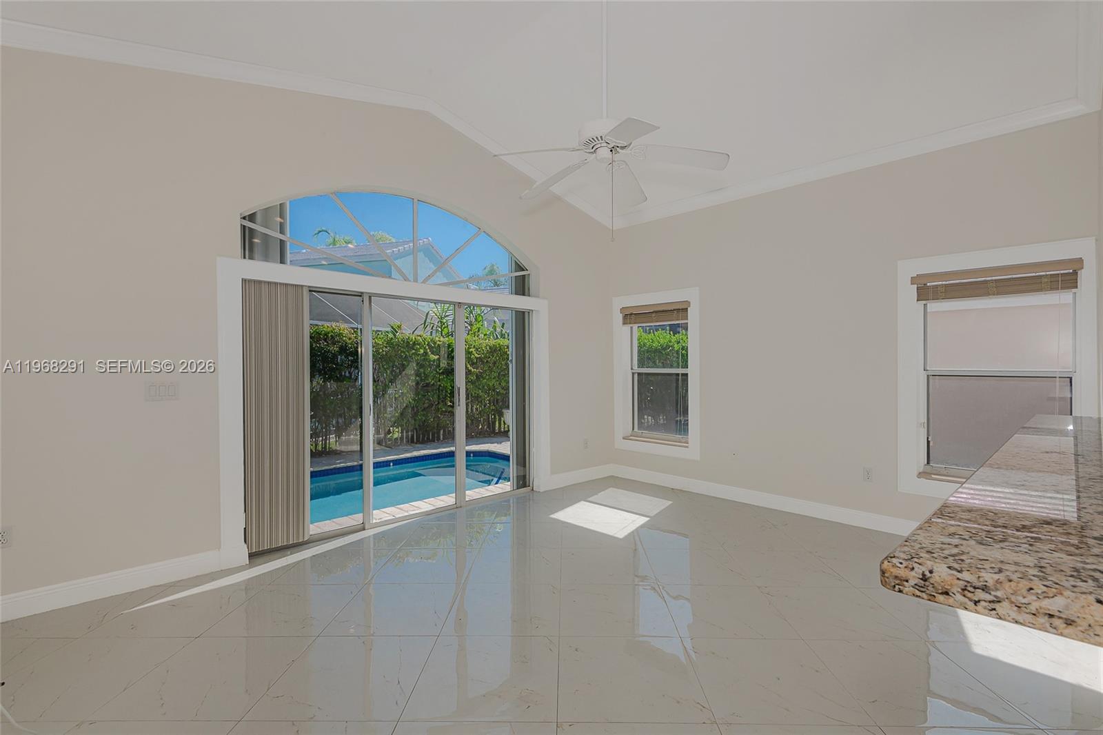 HOLLYWOOD LAKES COUNTRY C - Residential