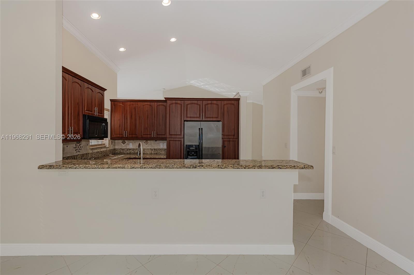 HOLLYWOOD LAKES COUNTRY C - Residential