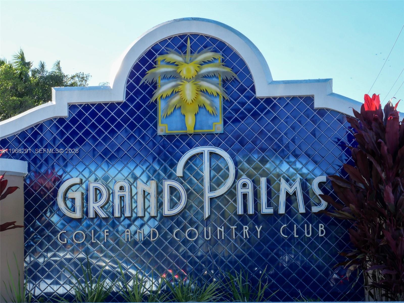 HOLLYWOOD LAKES COUNTRY C - Residential