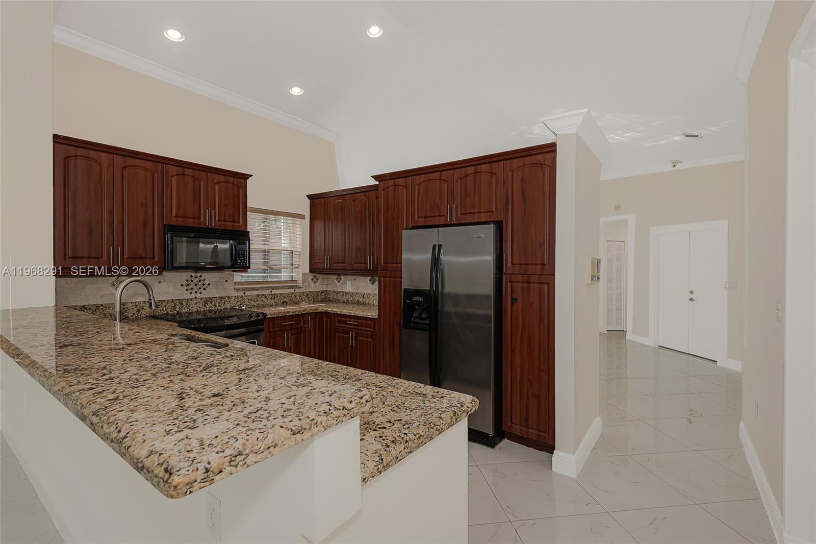 HOLLYWOOD LAKES COUNTRY C - Residential