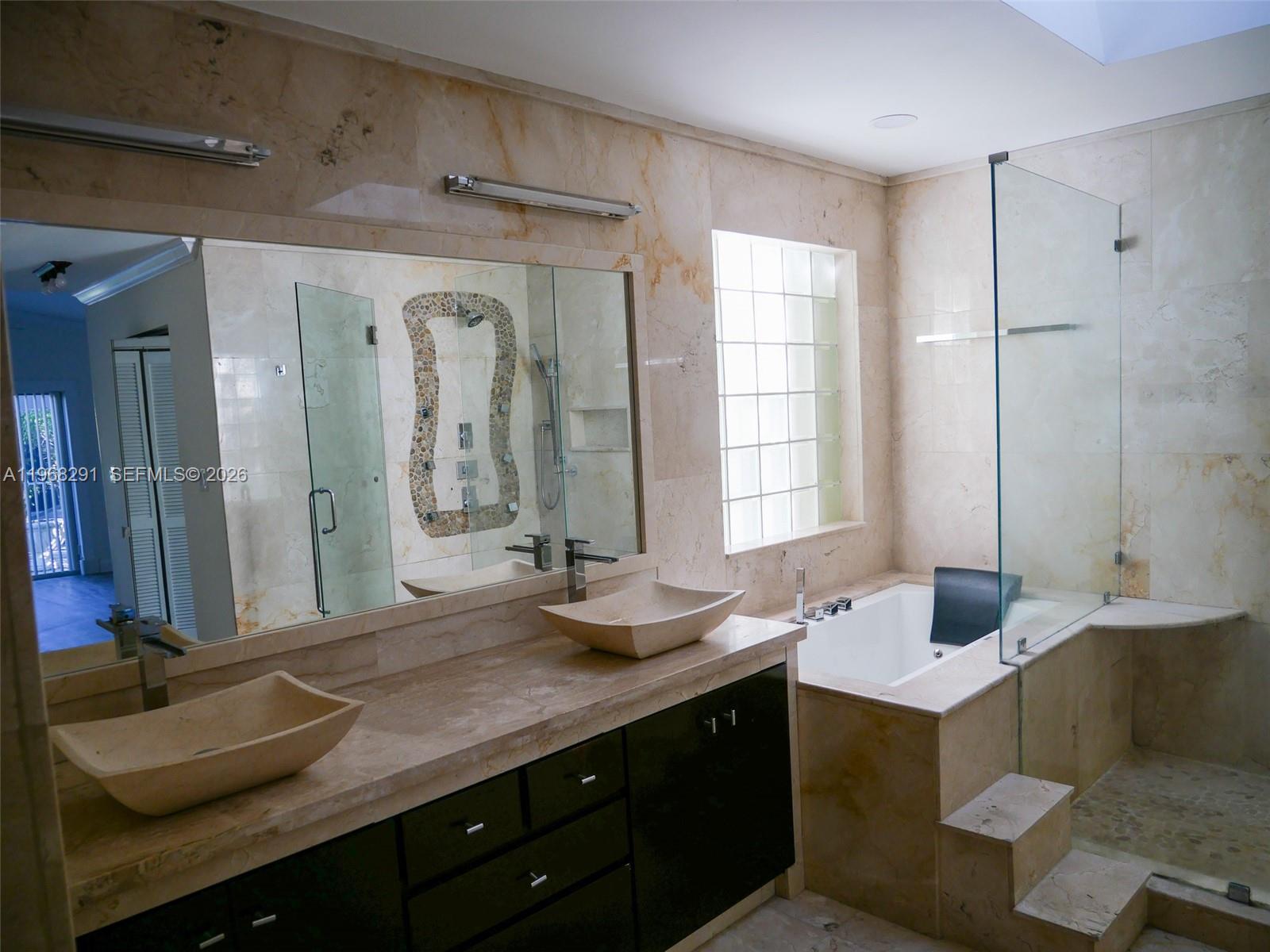 HOLLYWOOD LAKES COUNTRY C - Residential