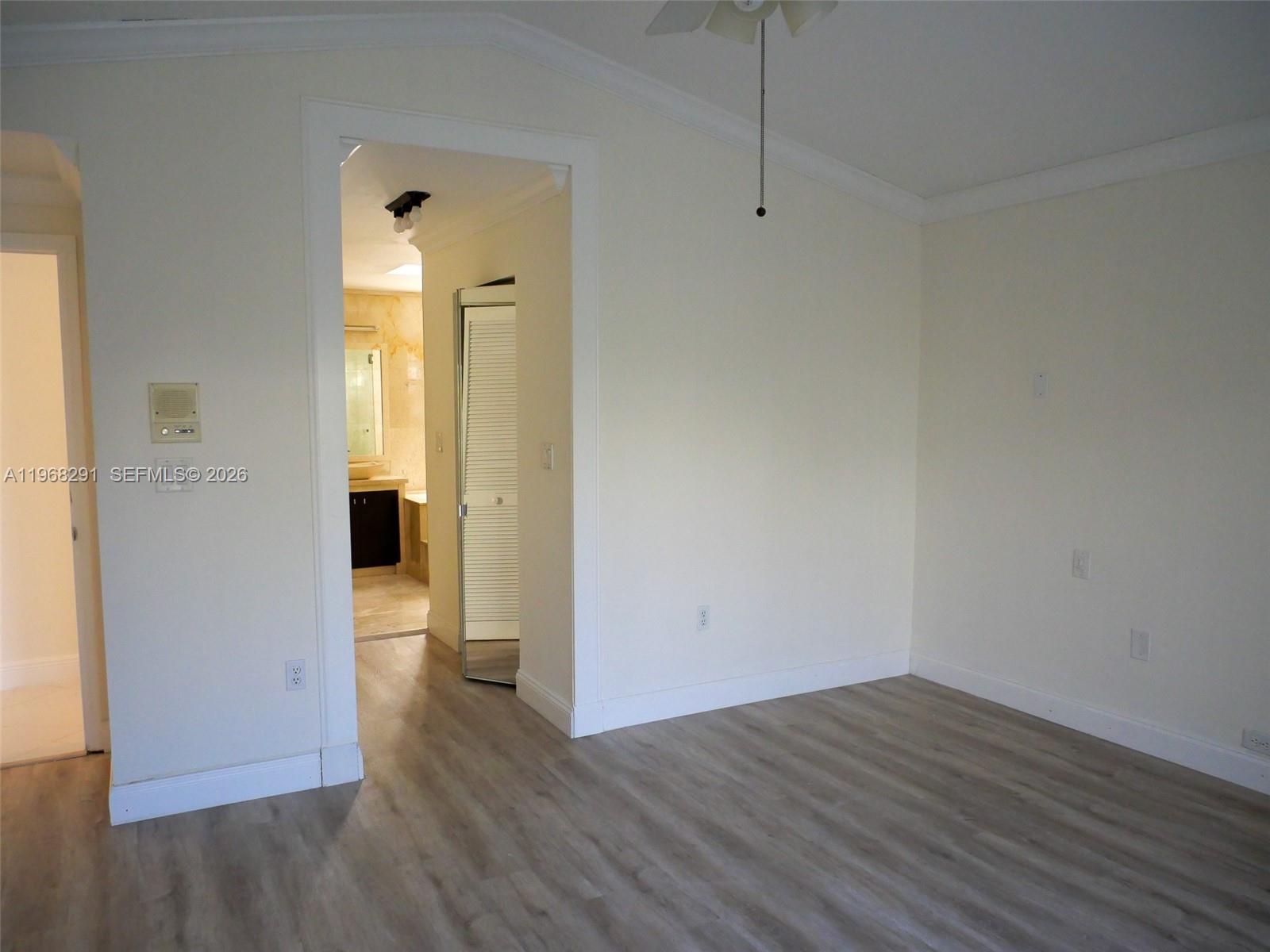 HOLLYWOOD LAKES COUNTRY C - Residential