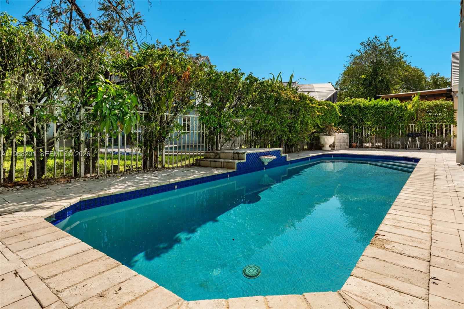 HOLLYWOOD LAKES COUNTRY C - Residential