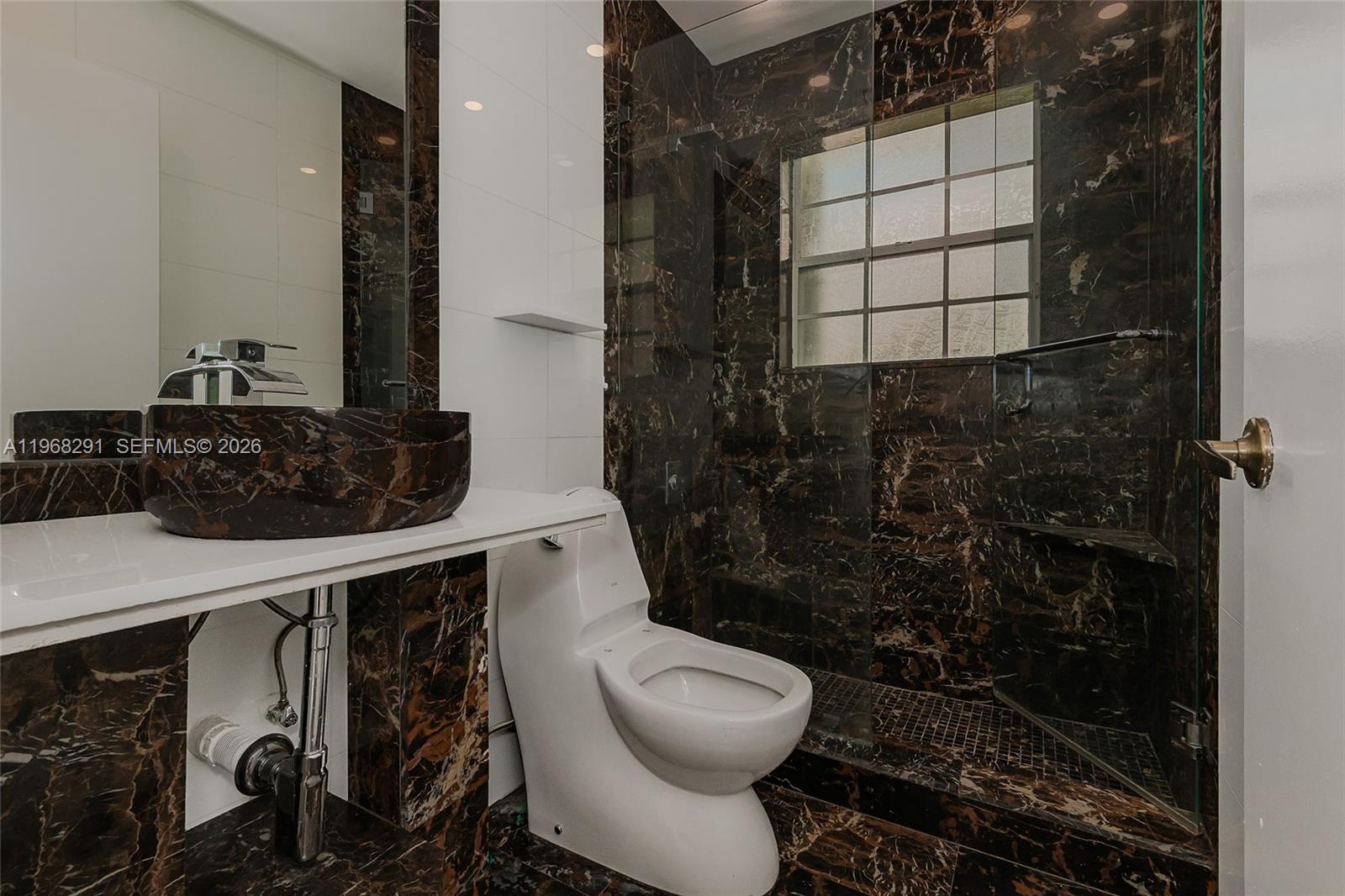 HOLLYWOOD LAKES COUNTRY C - Residential
