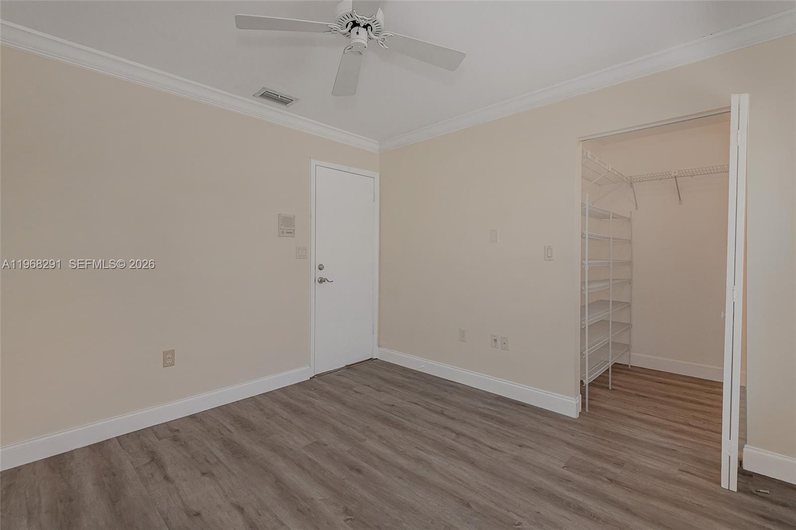 HOLLYWOOD LAKES COUNTRY C - Residential