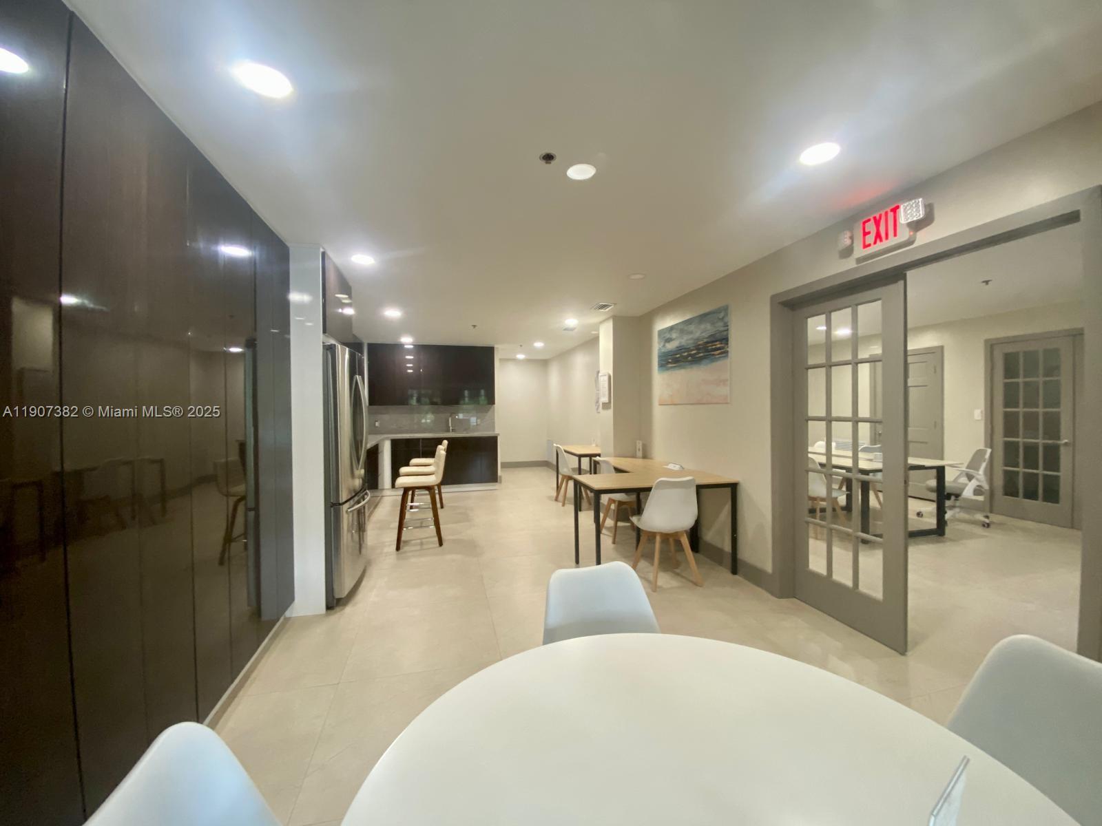 THE YACHT CLUB AT AVENTUR - Residential