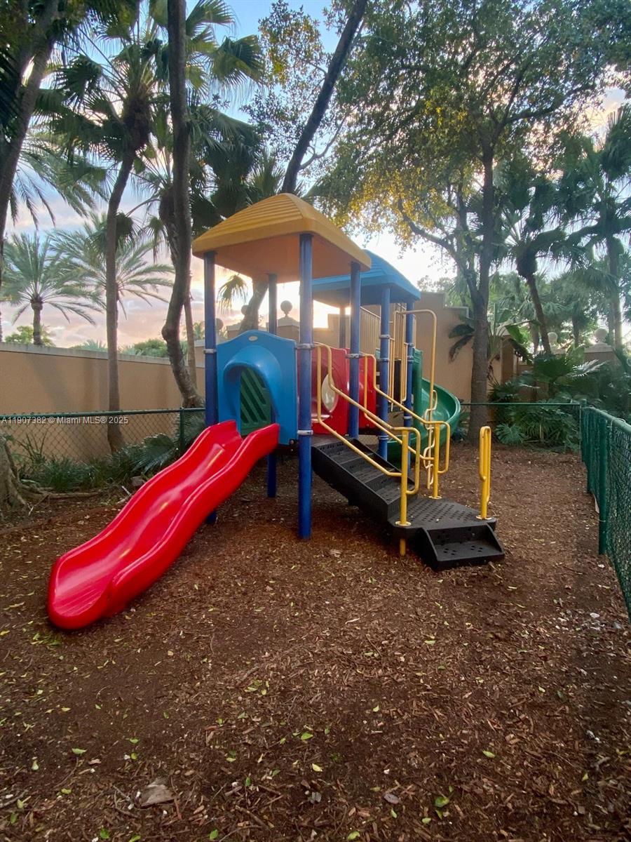 THE YACHT CLUB AT AVENTUR - Residential