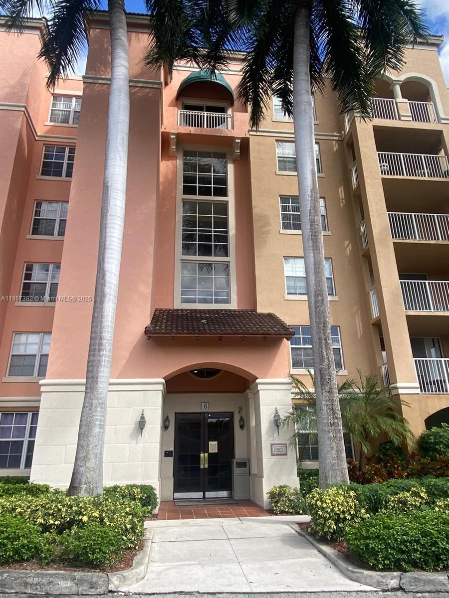 THE YACHT CLUB AT AVENTUR - Residential