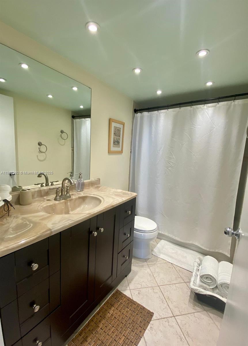 THE YACHT CLUB AT AVENTUR - Residential