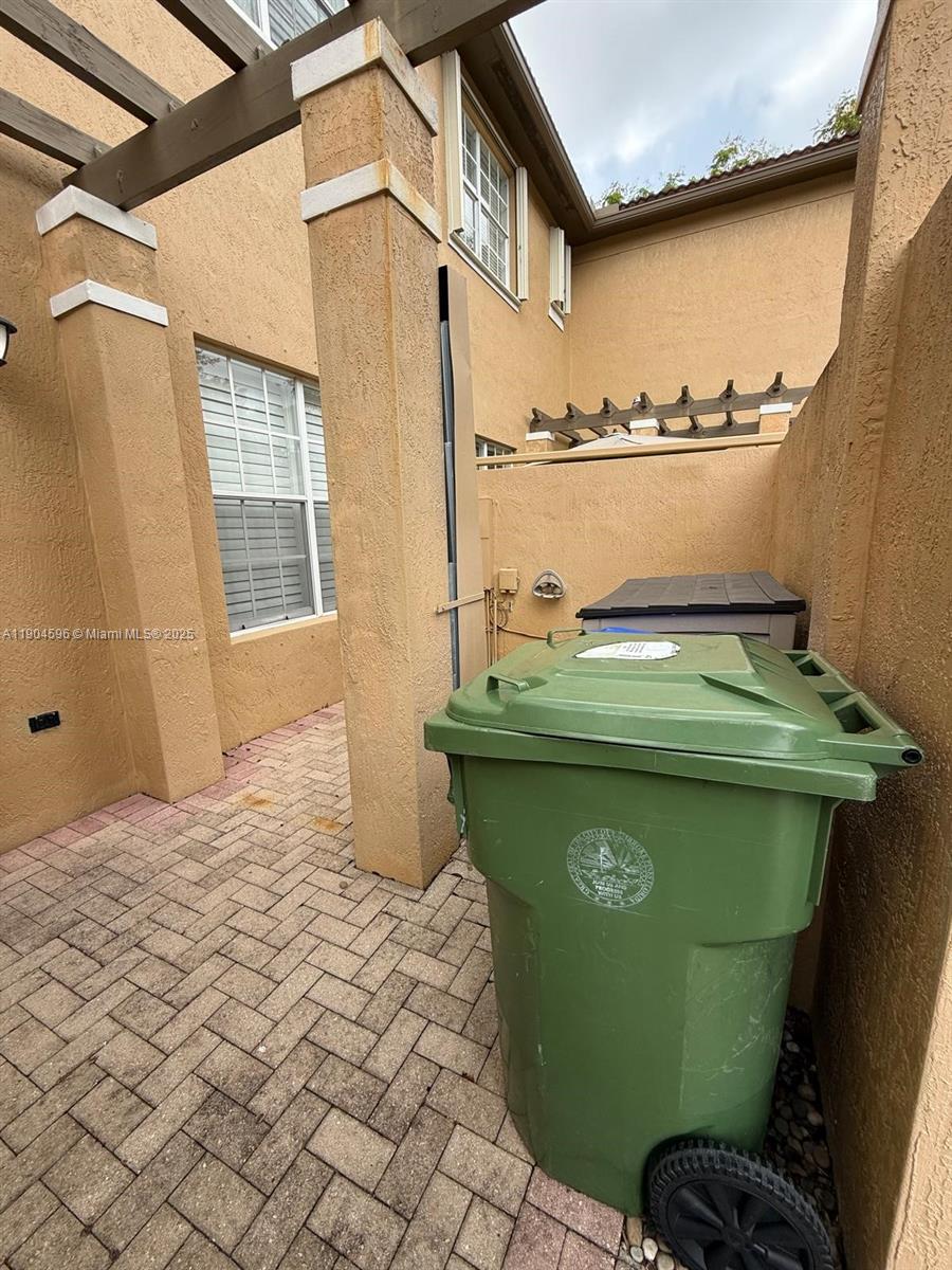 MEADOW PINES - Residential Lease