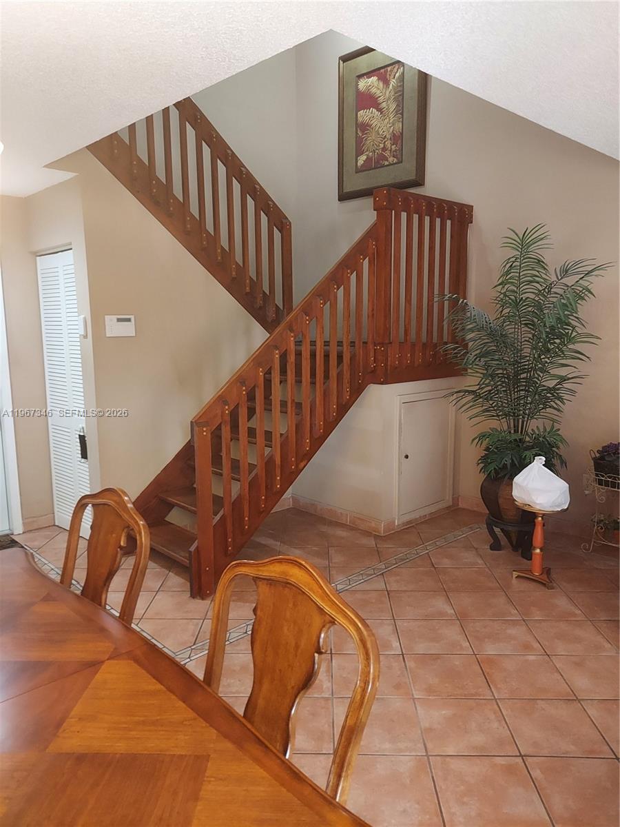 LAKES MEADOW VILG HOMES C - Residential Lease