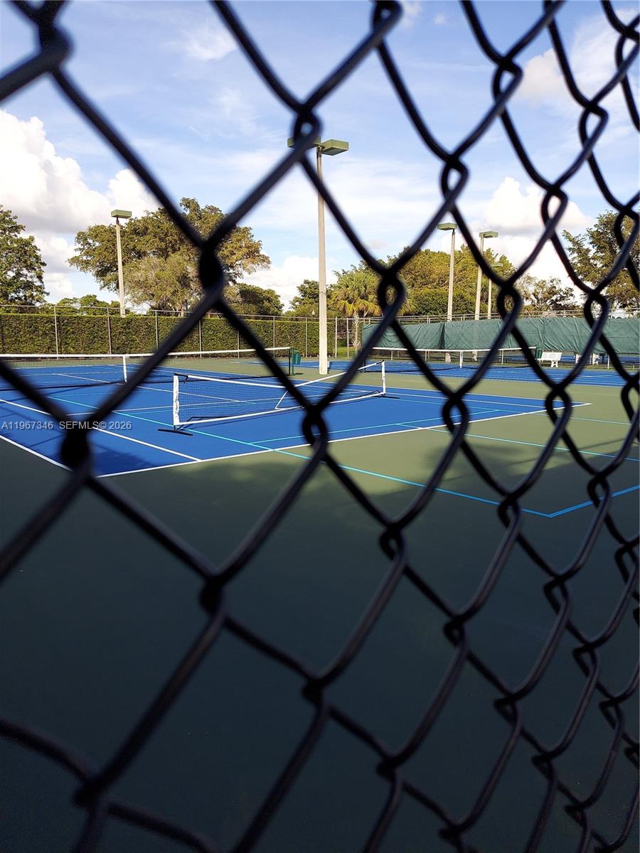 LAKES MEADOW VILG HOMES C - Residential Lease