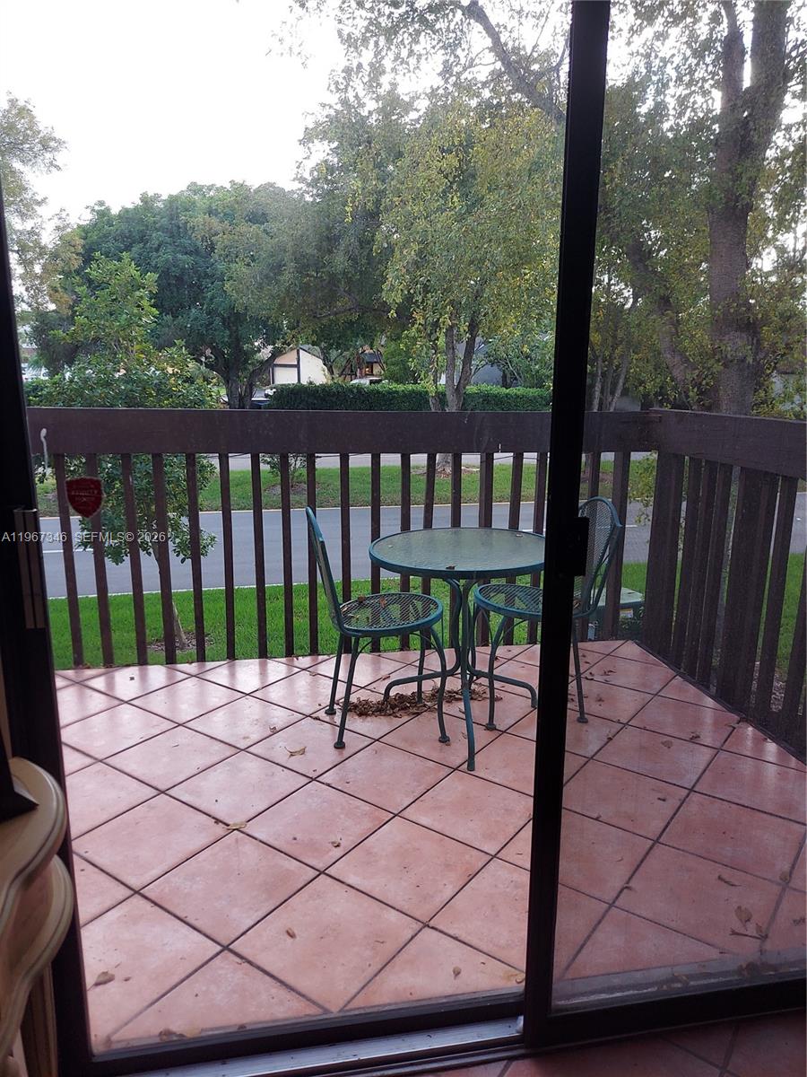 LAKES MEADOW VILG HOMES C - Residential Lease