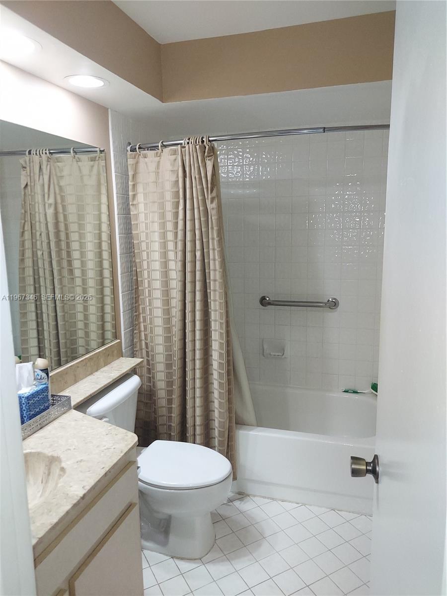 LAKES MEADOW VILG HOMES C - Residential Lease