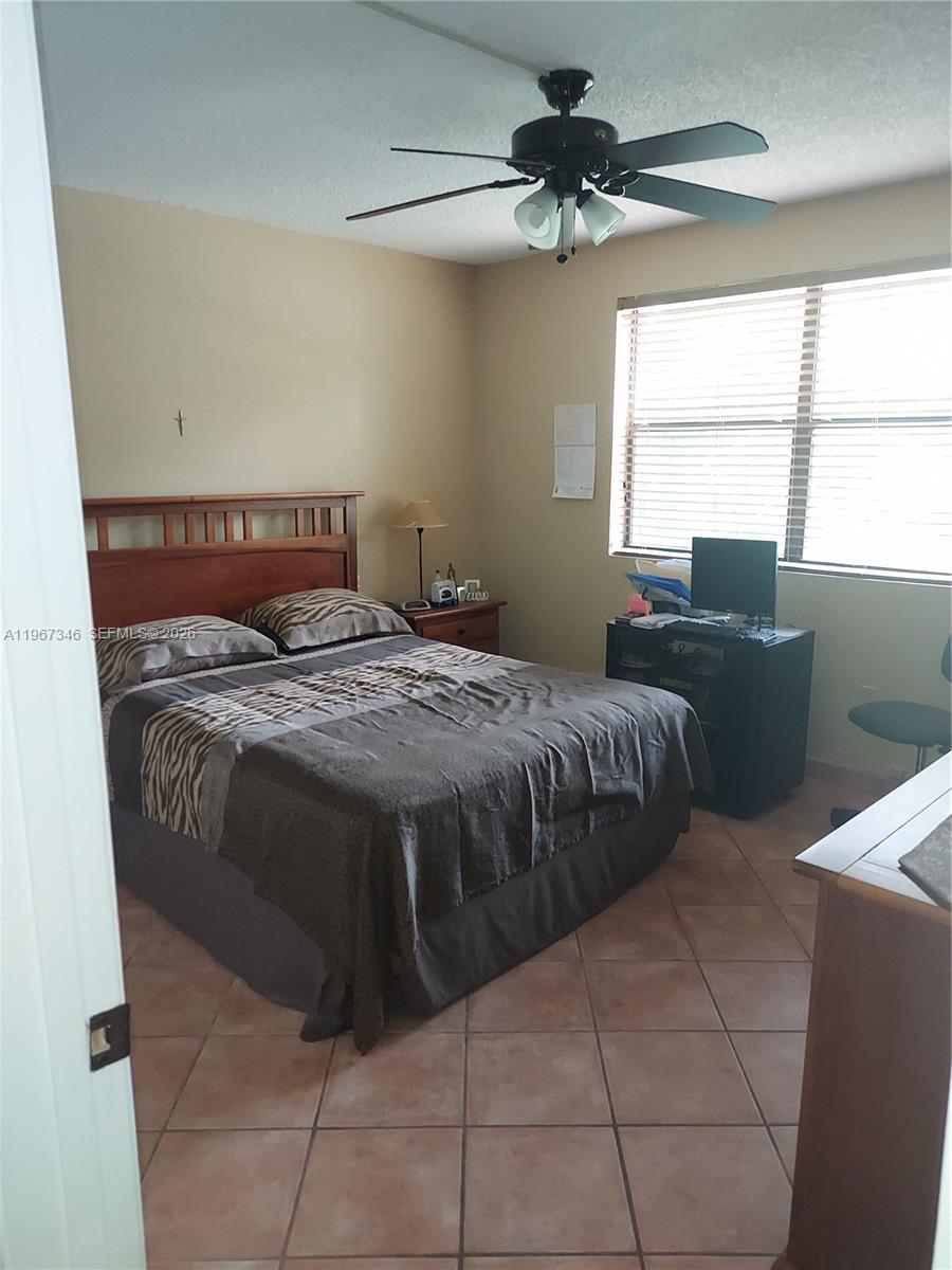 LAKES MEADOW VILG HOMES C - Residential Lease