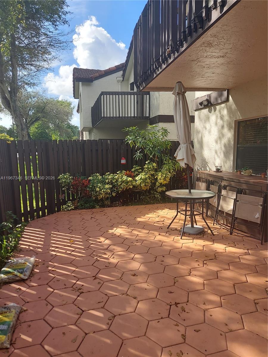 LAKES MEADOW VILG HOMES C - Residential Lease