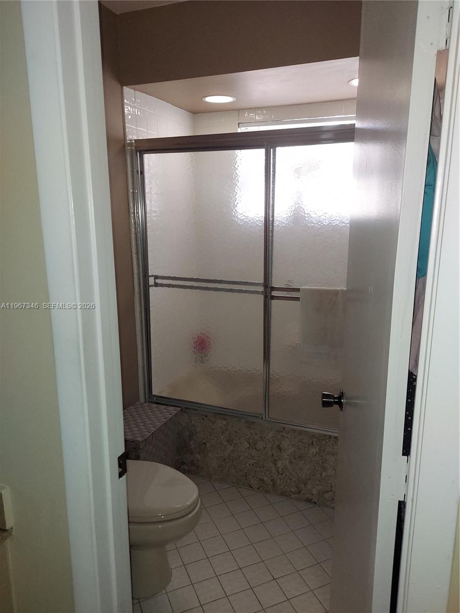 LAKES MEADOW VILG HOMES C - Residential Lease