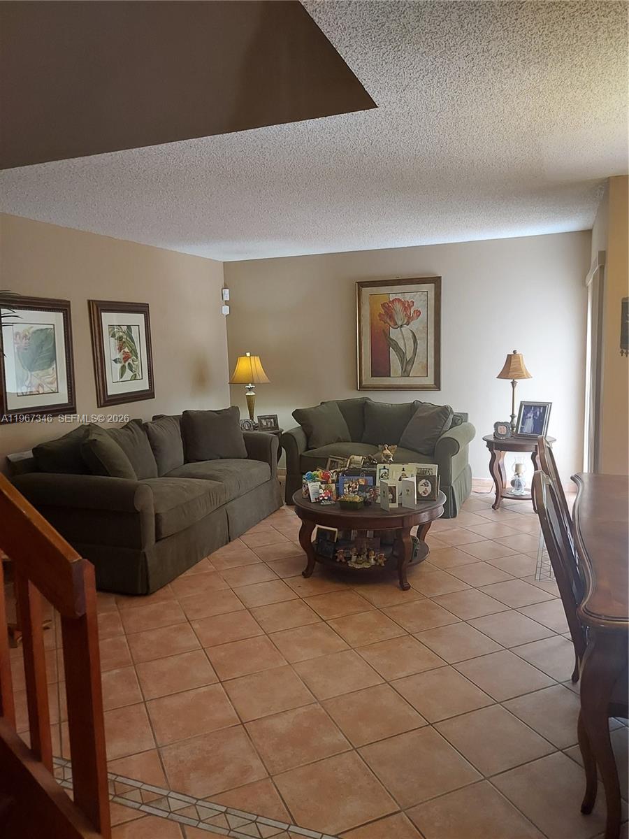 LAKES MEADOW VILG HOMES C - Residential Lease