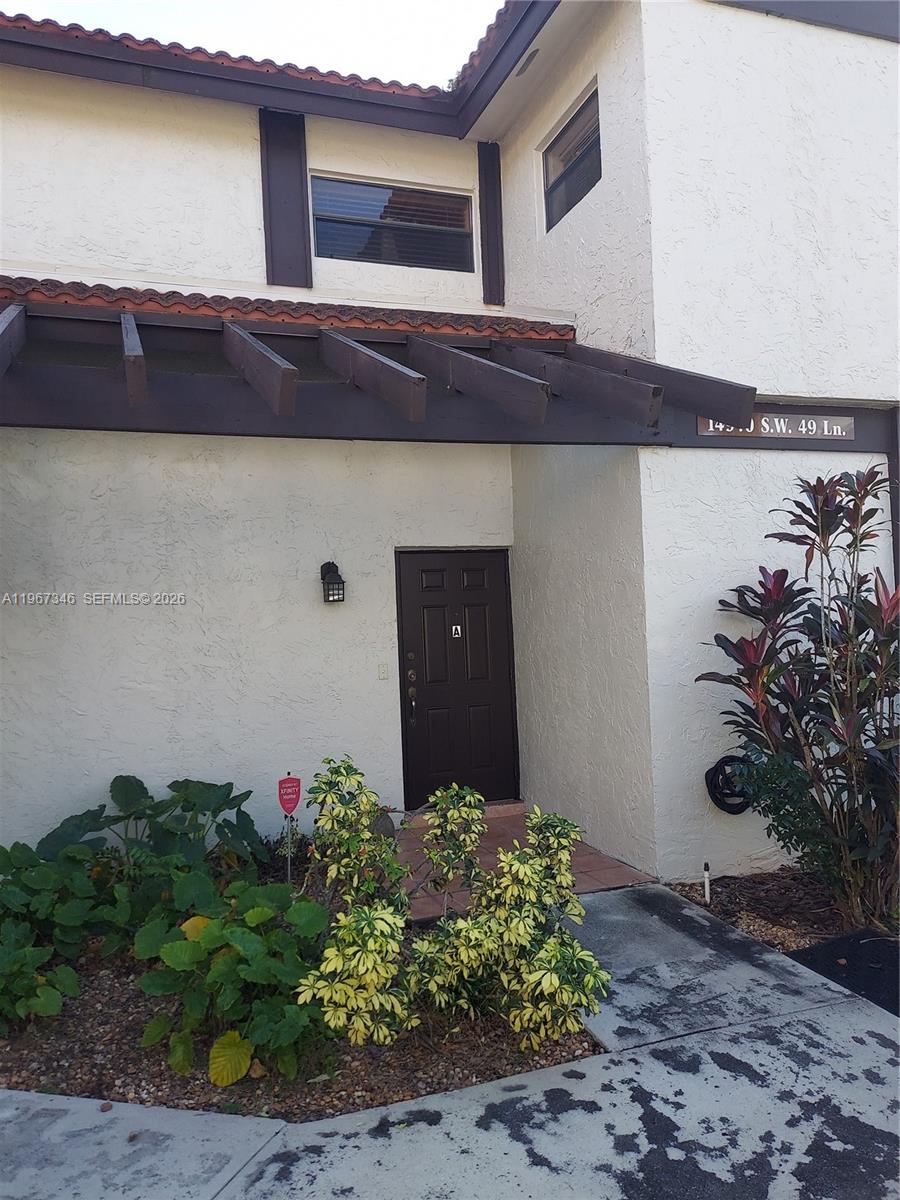 LAKES MEADOW VILG HOMES C - Residential Lease