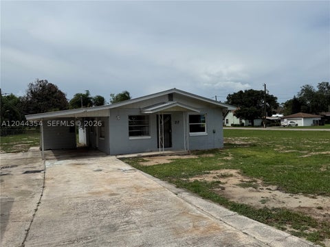 Tiny photo for 217 Palmetto St, Lake Placid, FL 33852 (MLS # A12044354)