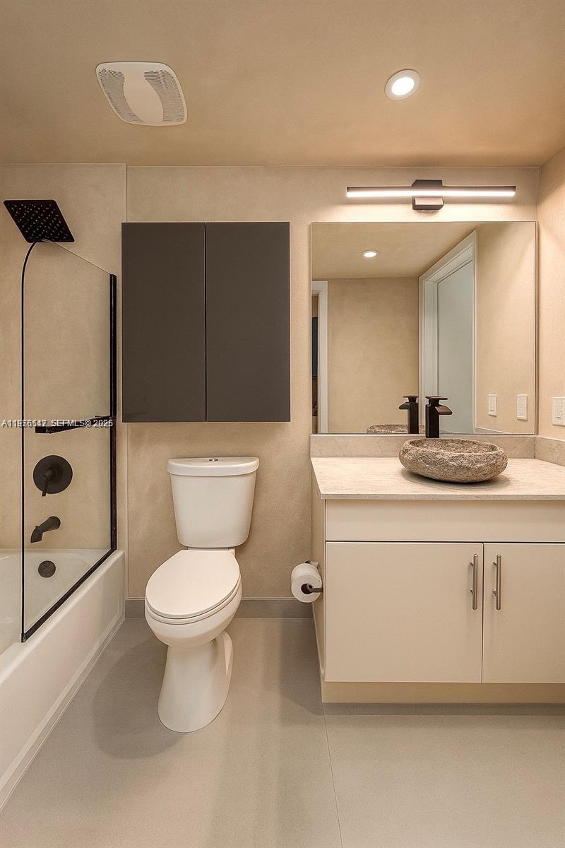 TERRAZAS RIVERPARK VILLAG - Residential Lease