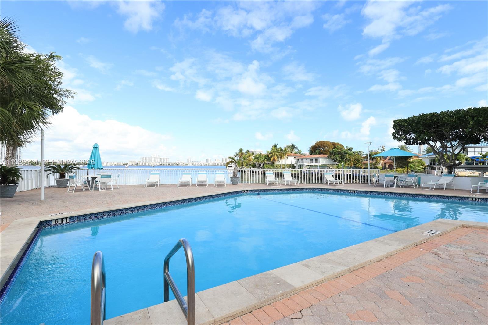 2841 NE 163rd St 902