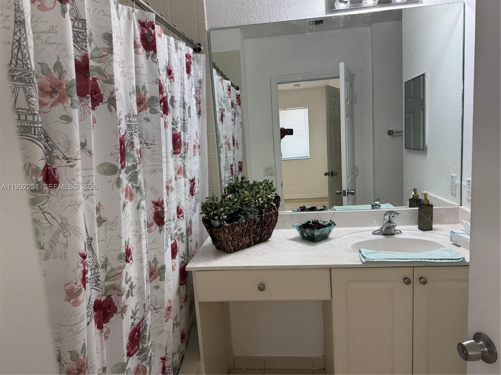 SOLABELLA CONDO - Residential Lease