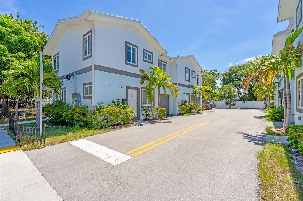 Photo of 507 NW 8th Ave #1, Fort Lauderdale, FL 33311 (MLS # A11829883)