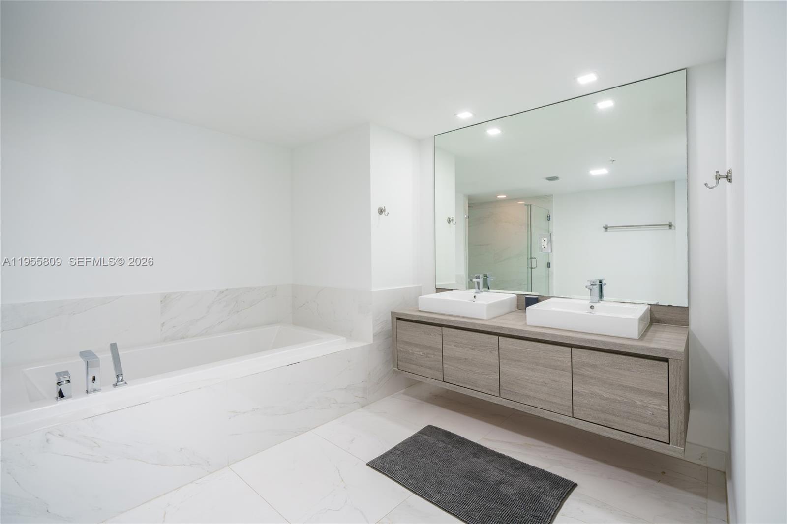 400 SUNNY ISLES CONDO WES - Residential