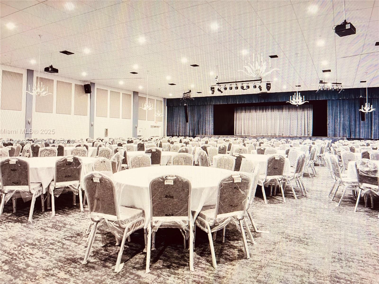 VILLAS OF BONAVENTURE AT - Residential